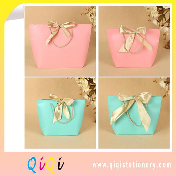 supply Luxury paper packing bag gift bag with ribbon decoration